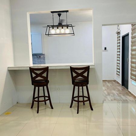 Nazirin Homestay No 27 Tmn Desa Manjung Lumut Exterior photo