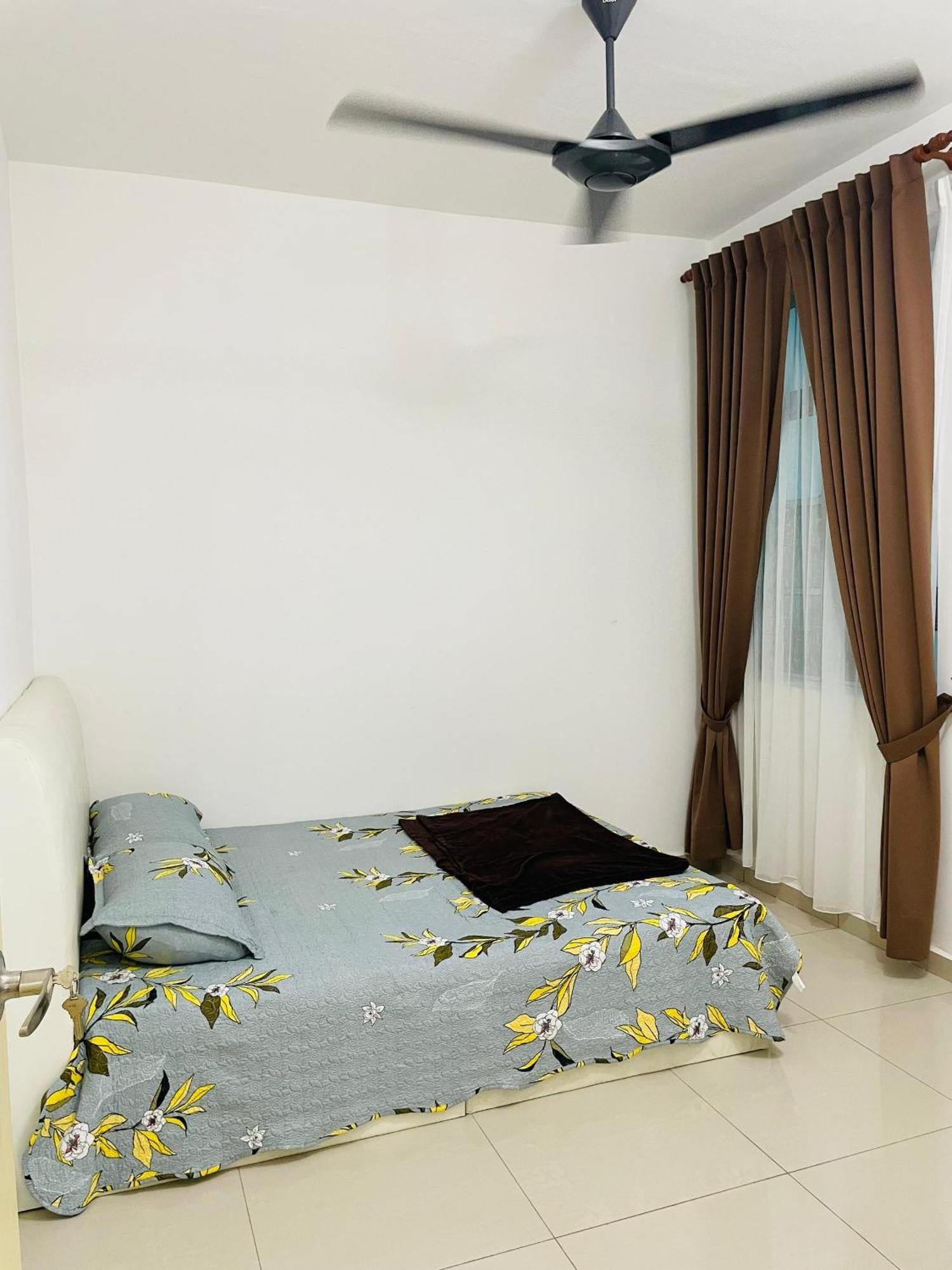 Nazirin Homestay No 27 Tmn Desa Manjung Lumut Exterior photo