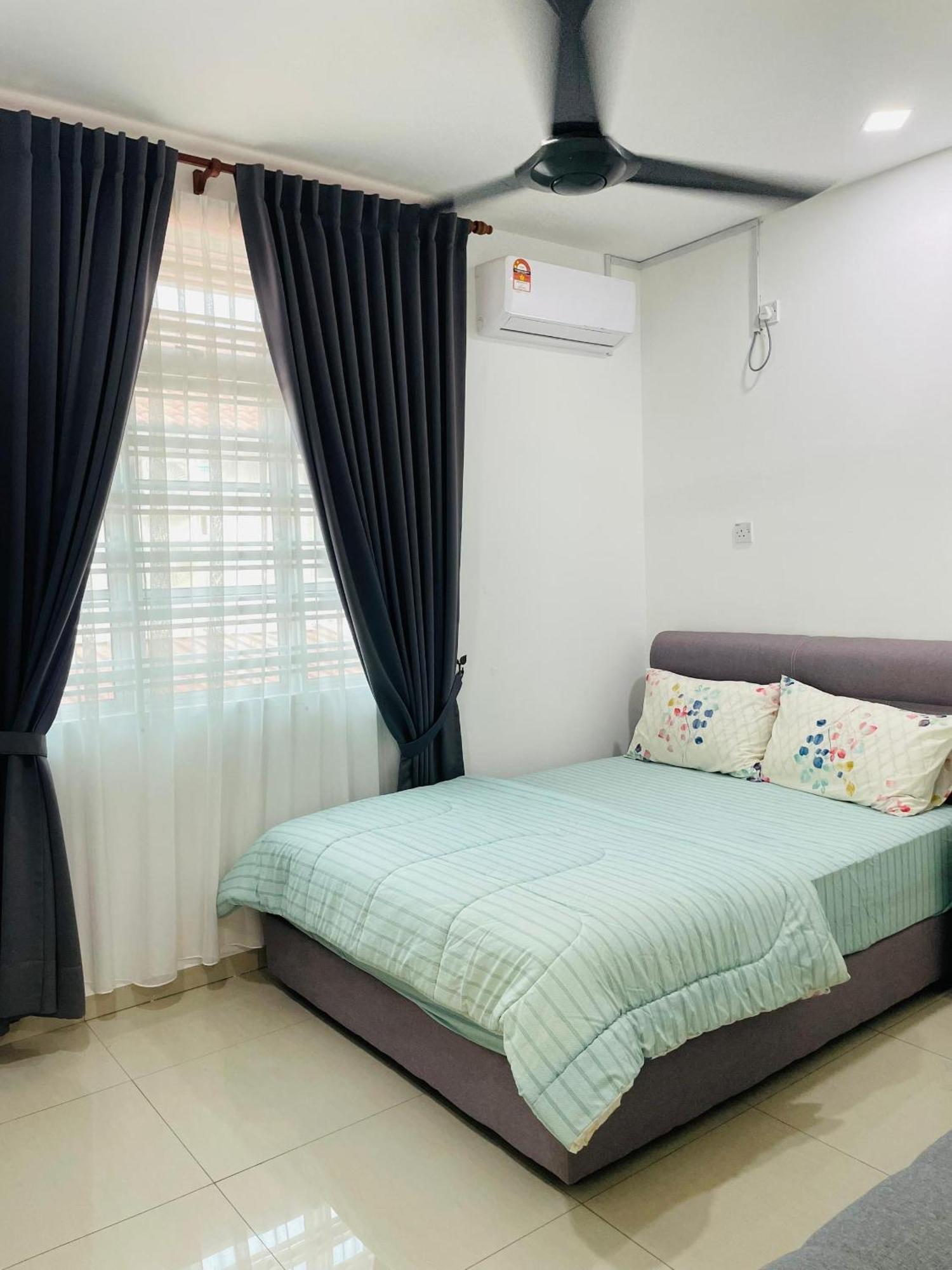 Nazirin Homestay No 27 Tmn Desa Manjung Lumut Exterior photo